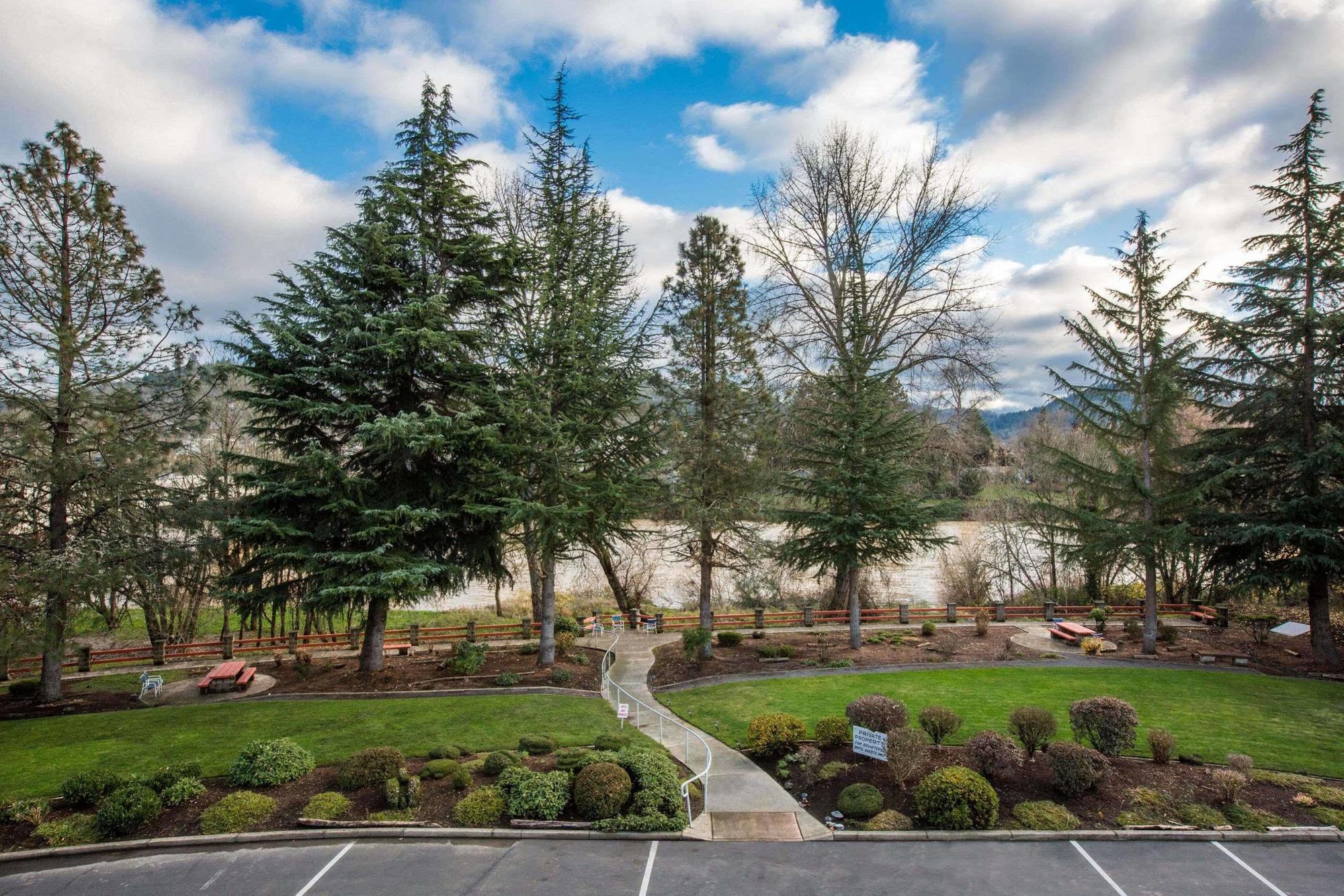 Riverfront Inn Roseburg Dış mekan fotoğraf