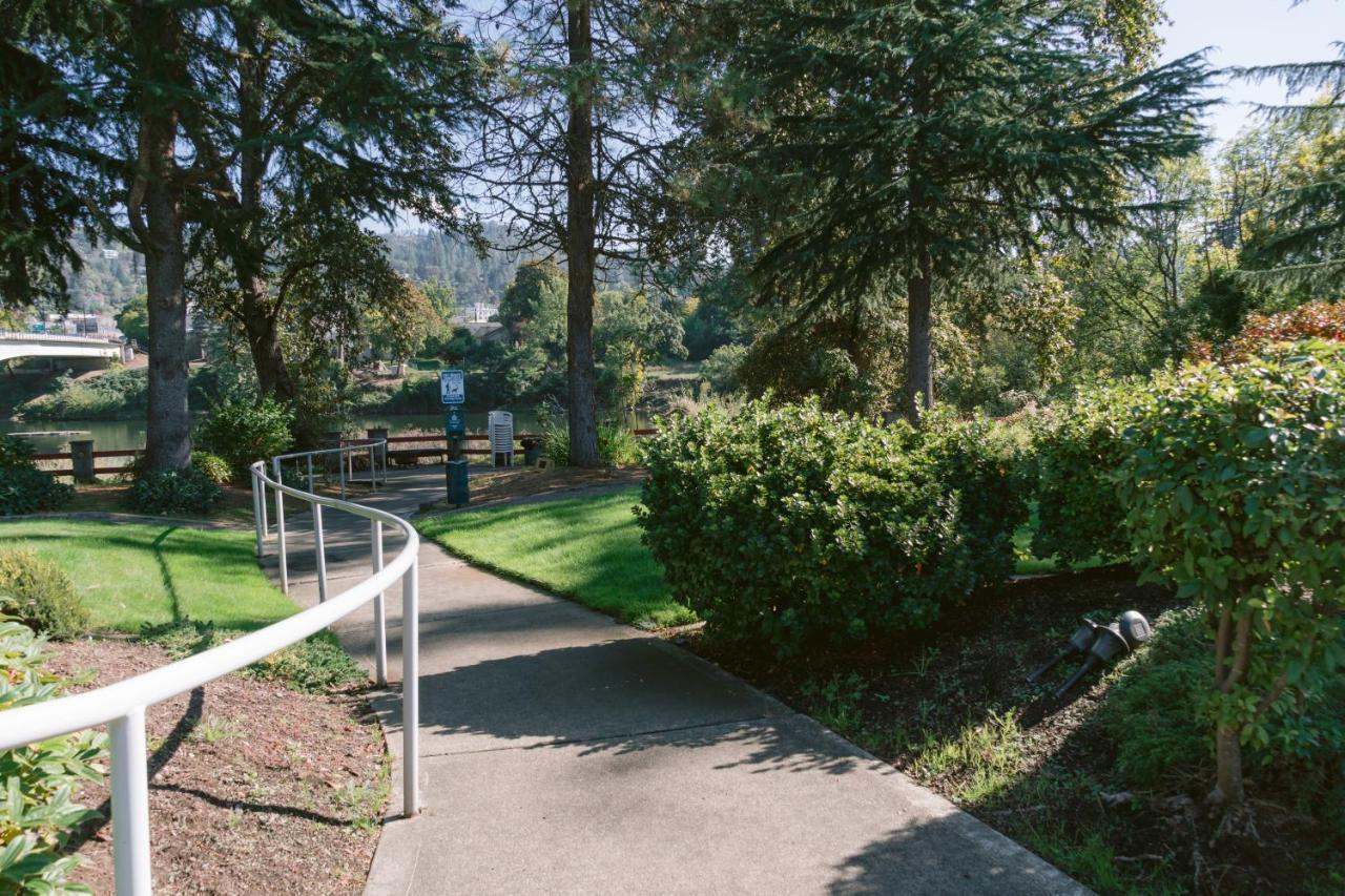 Riverfront Inn Roseburg Dış mekan fotoğraf