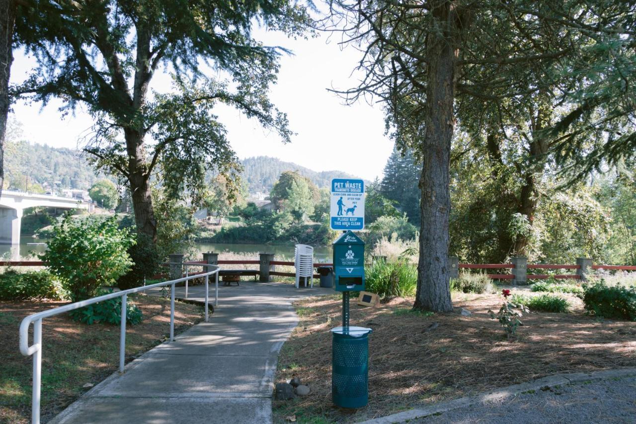 Riverfront Inn Roseburg Dış mekan fotoğraf
